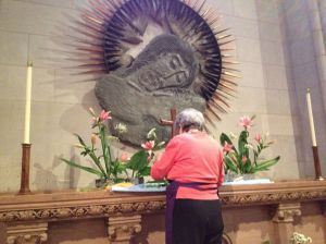 A member of the Washington National Cathedral Altar Guild